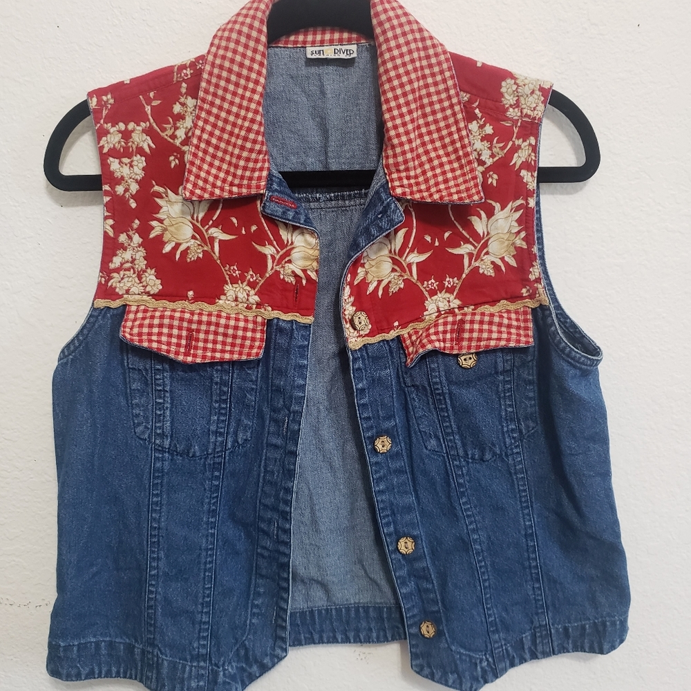 Sun River Womens Vintage Vest Size M with Red Floral